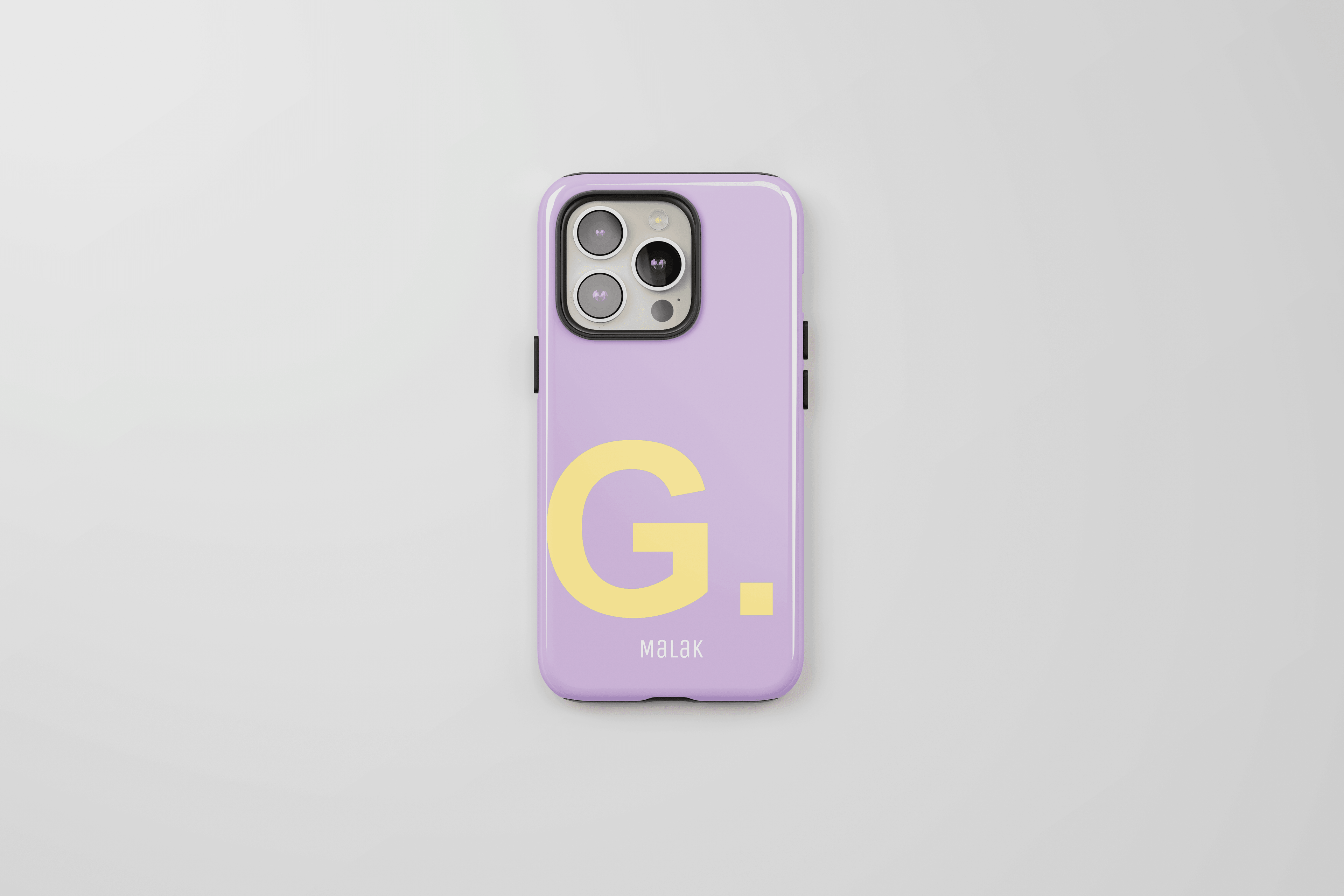 Fundas personalizadas para iPhone en color púrpura con diseño de letra G.