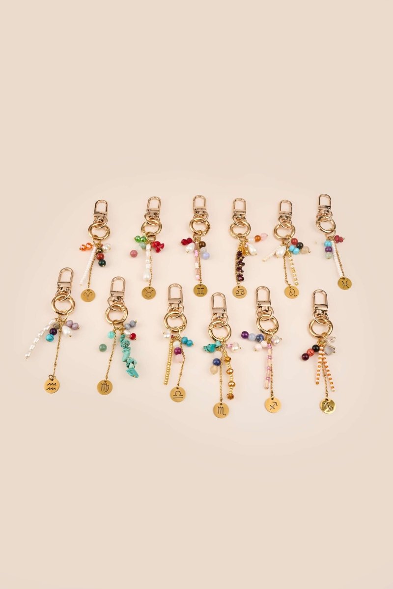 Charm de la colección Celestial Icons, charms inspirados en signos zodiacales con detalles en mostacilla y piedras.