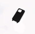 Funda de lujo para iPhone con correa, silicona duradera, diseño elegante y práctico para proteger tu dispositivo.