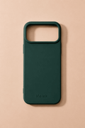 Funda iPhone 17 Pro Max Forest Emerald en color verde oscuro, material TPU duradero y diseño minimalista.
