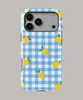 Funda personalizada resistente para iPhone con diseño de limones sobre fondo a cuadros azules.