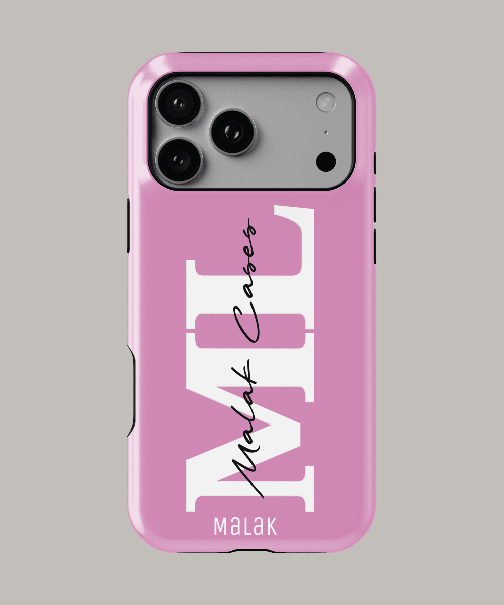 Funda iPhone letras grandes en color rosa con diseño moderno y personalizado de MALAK.