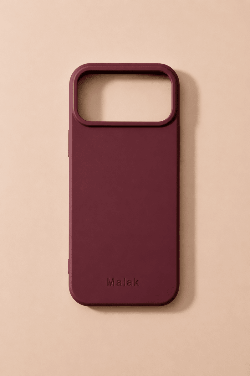Funda de lujo para iPhone Merlot en color burdeos, material TPU duradero, diseño moderno y elegante.