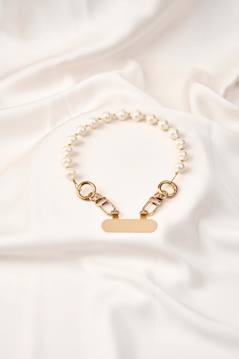 strap para celular Pearl Skin, elaborado a mano con perlas y broches de acero, diseñado para mayor comodidad y seguridad.
