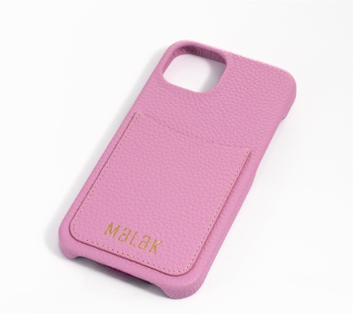 Funda de cuero sostenible para iPhone en color rosa con bolsillo auxiliar y diseño elegante.