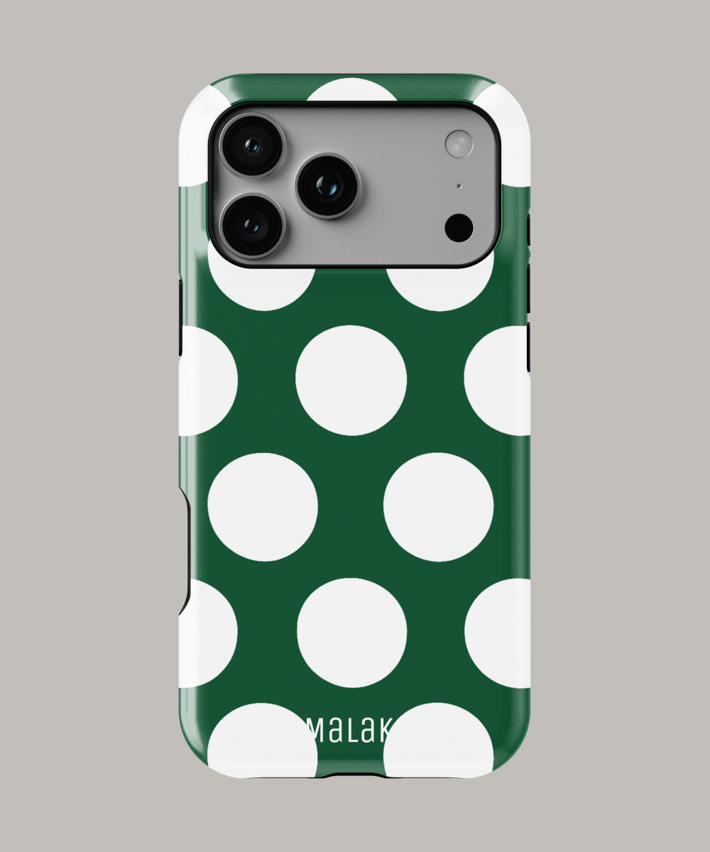 Funda iPhone personalizada con diseño de lunares en verde y blanco, resistente y estilizada.