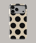 Funda iPhone personalizada con diseño de lunares de Malak, ideal para proteger tu dispositivo con estilo.