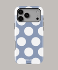 Funda personalizada para iPhone con diseño de lunares en color azul y blanco, ideal para protección y estilo.
