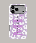 Funda personalizada resistente para iPhone con diseño de leopardo en tonos morados de Malak.