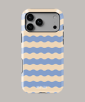Funda personalizada para iPhone en color azul y beige con diseño de ondas, resistente y elegante.