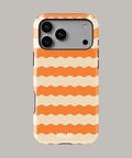 Funda personalizada para iPhone en colores naranja y beige, resistente y con diseño exclusivo de Malak.
