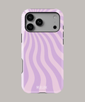 Funda personalizada para iPhone con diseño de ondas moradas de Malak, resistente y única.