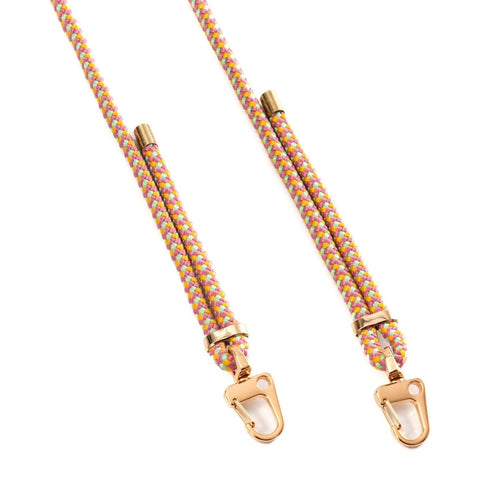 Cordón rosa pastel ajustable, diseño elegante con ganchos dorados y longitud de 2 metros para comodidad y estilo.