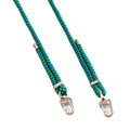 Cordón turquesa ajustable para móviles con clips resistentes y diseño ligero.