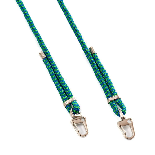 cordón ajustable turquesa para móviles, diseño robusto con ganchos metálicos, ideal para asegurarte el móvil con estilo.