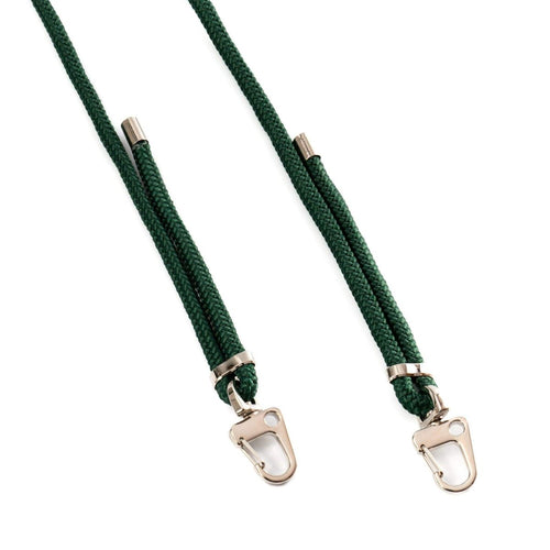 Cordón ajustable de lujo en verde, con diseño robusto y ganchos metálicos de alta calidad.