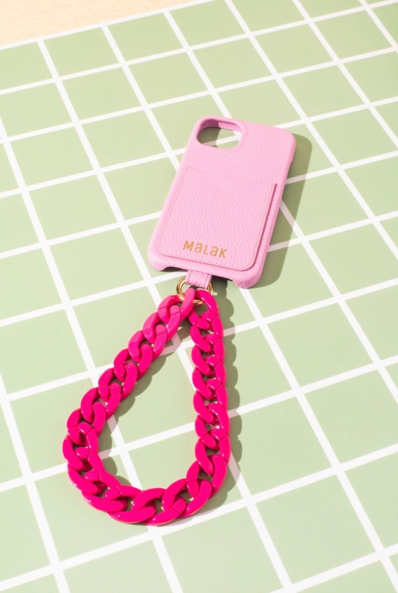 Cadena de lujo para celular Fucsia Glow con funda MALAK, elegante y original para un estilo vibrante.